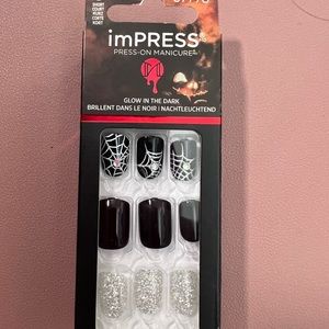 Impress press on nails